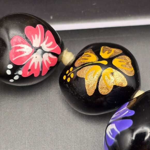 VTG Hawaiian Kukui Nut Lei 32" Hand Painted Multicolor Floral Hibiscus w/ Ribbon - Picture 6 of 10